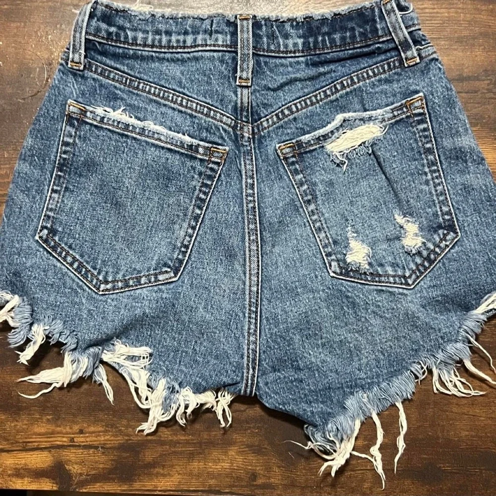 Abercrombie & Fitch high rise mom shorts in size 24 309.5